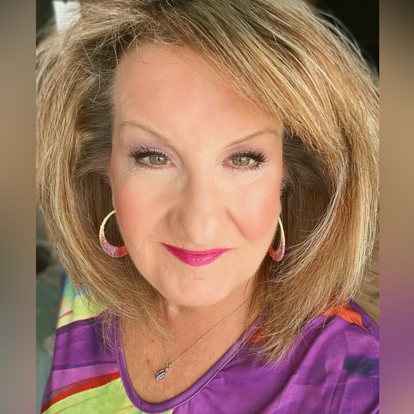 Meet your Posher, Laurie - Picture 2 of 5